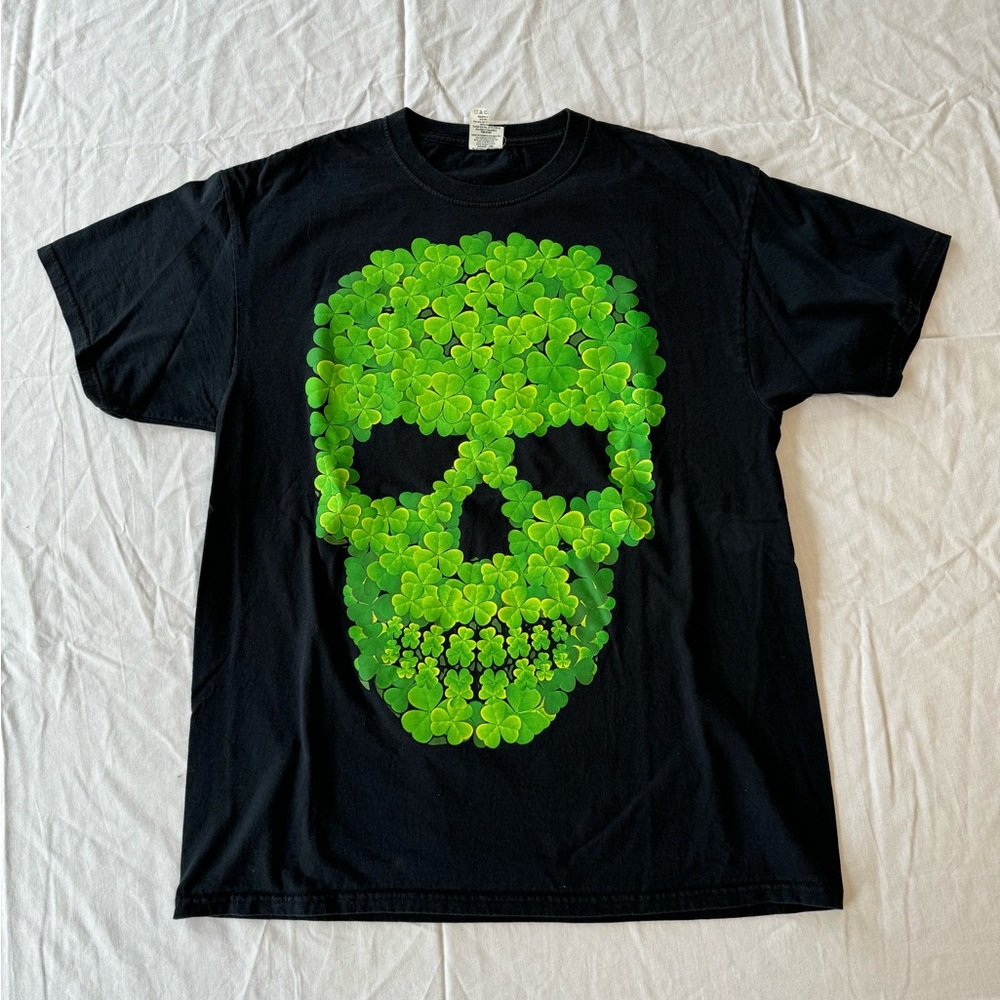 Vintage Skull Tee Black/Green Four Leafed Clover Size L